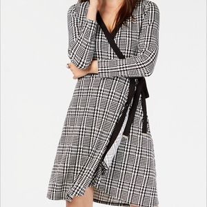 Tommy Hilfiger
Houndstooth Wrap Dress